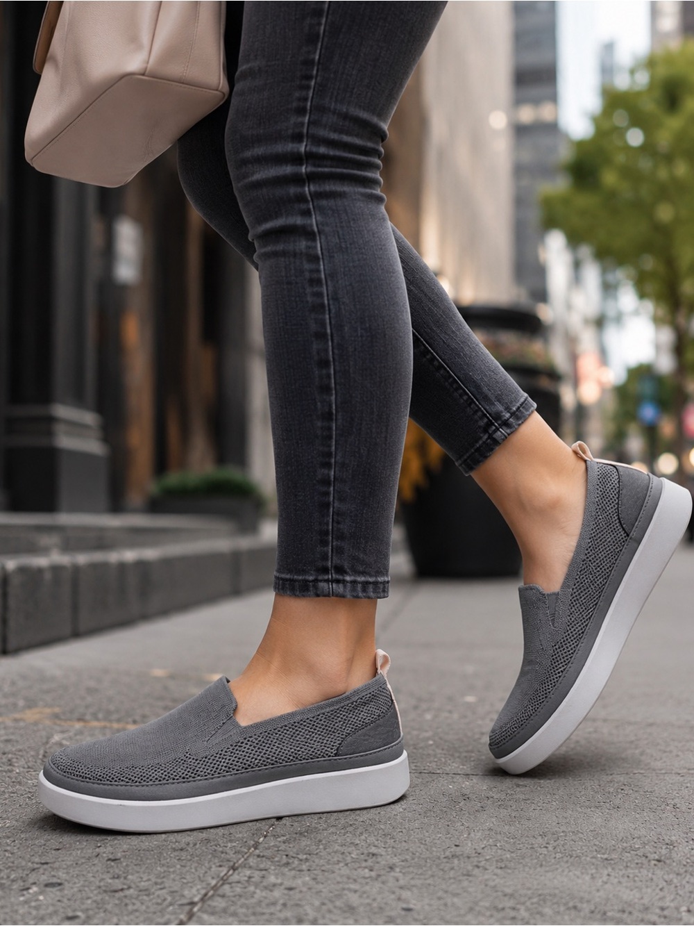 VIONIC Women's Gray Essence Sidney Knit Platform Slip-On Shoes Sneakers 8